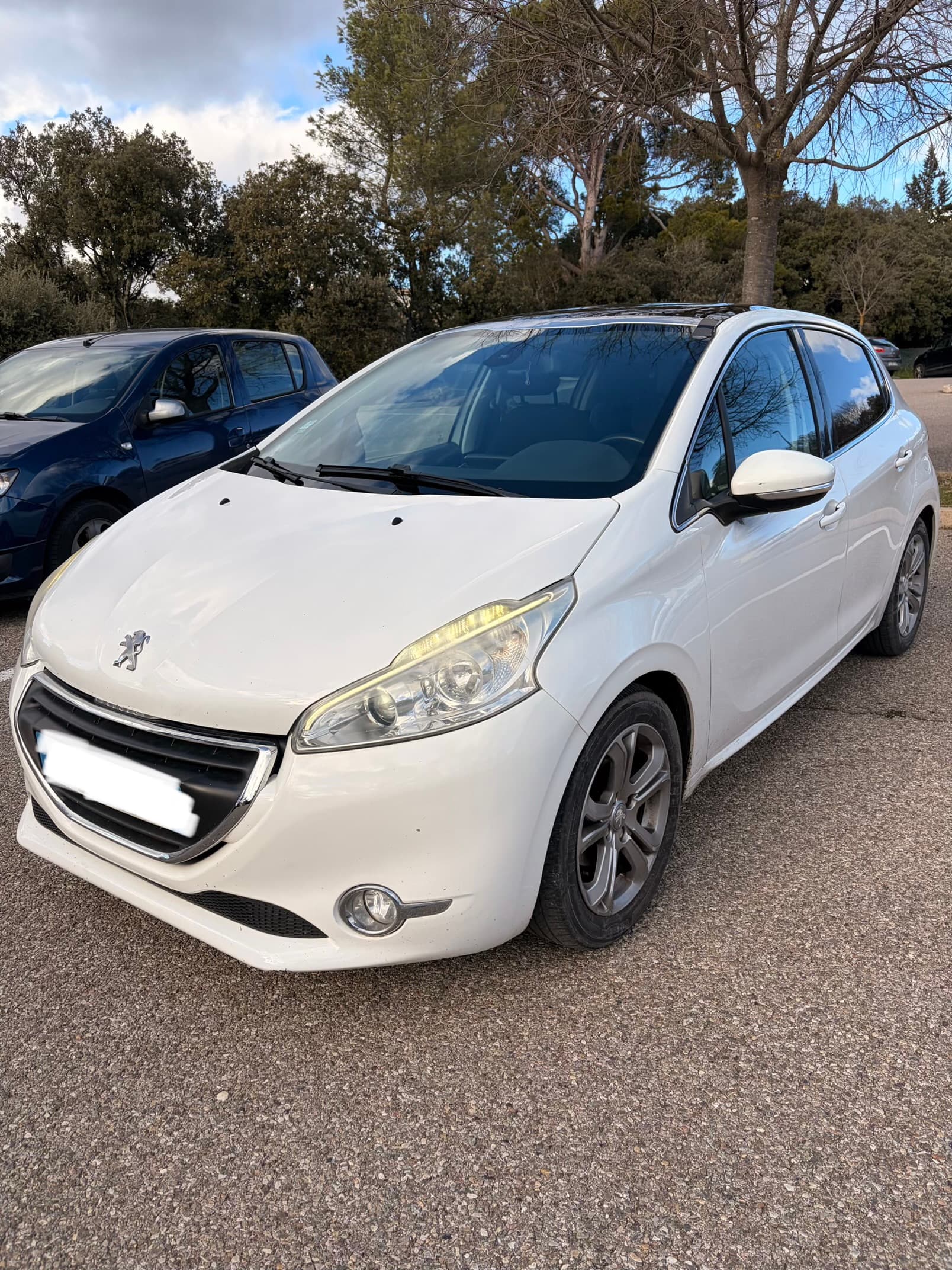 208 1.2 essence ALLURE 83 ch 3790€ - Photo 1