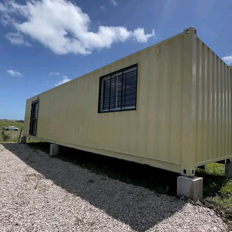 A vendre un conteneur préfabriqué de 40 pieds de 12 mètre